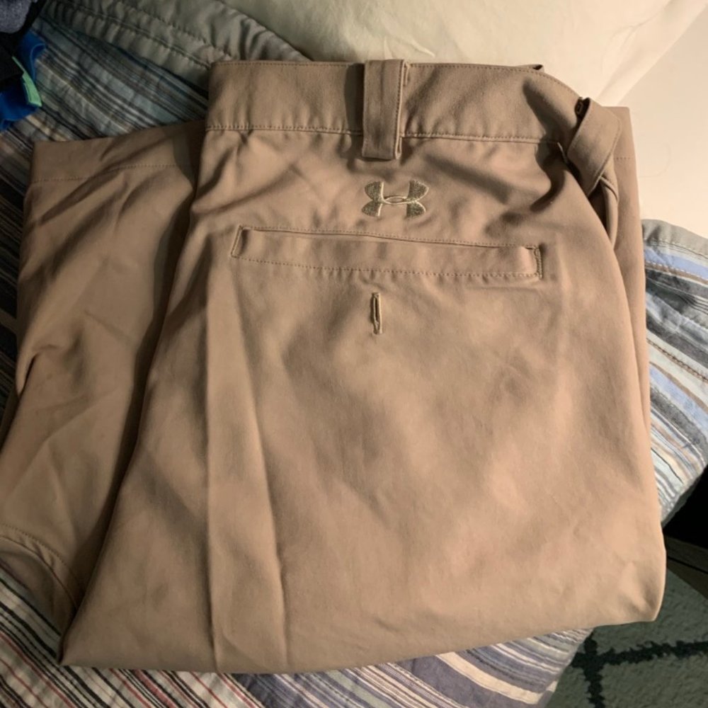 Under Armour golf short